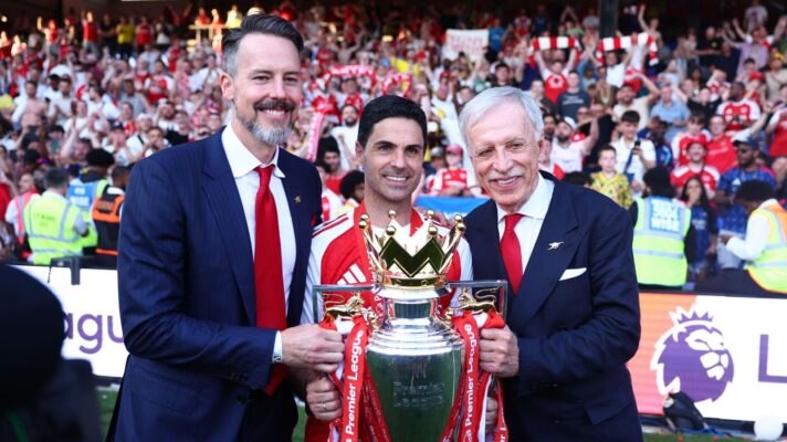 Arsenal boss Mikel Arteta with Josh and Stan Kroenke