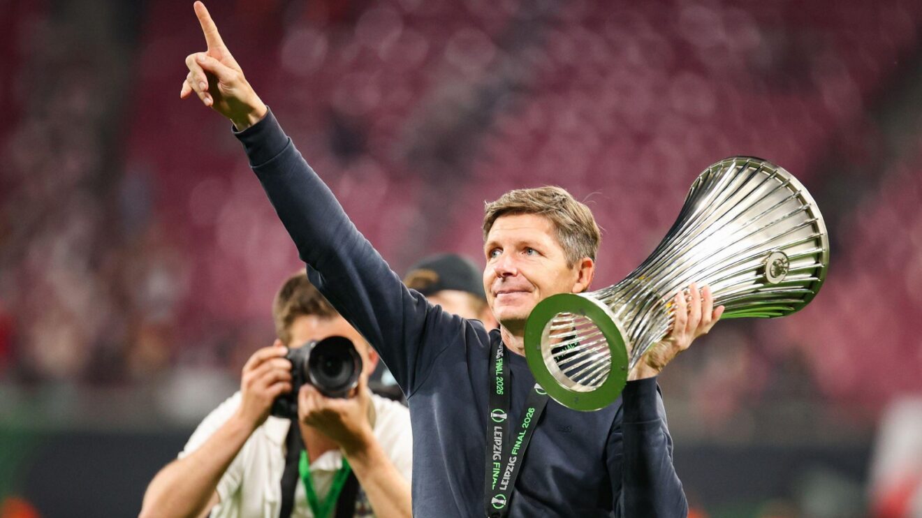 Oliver Glasner with the Europa Conference League trophy