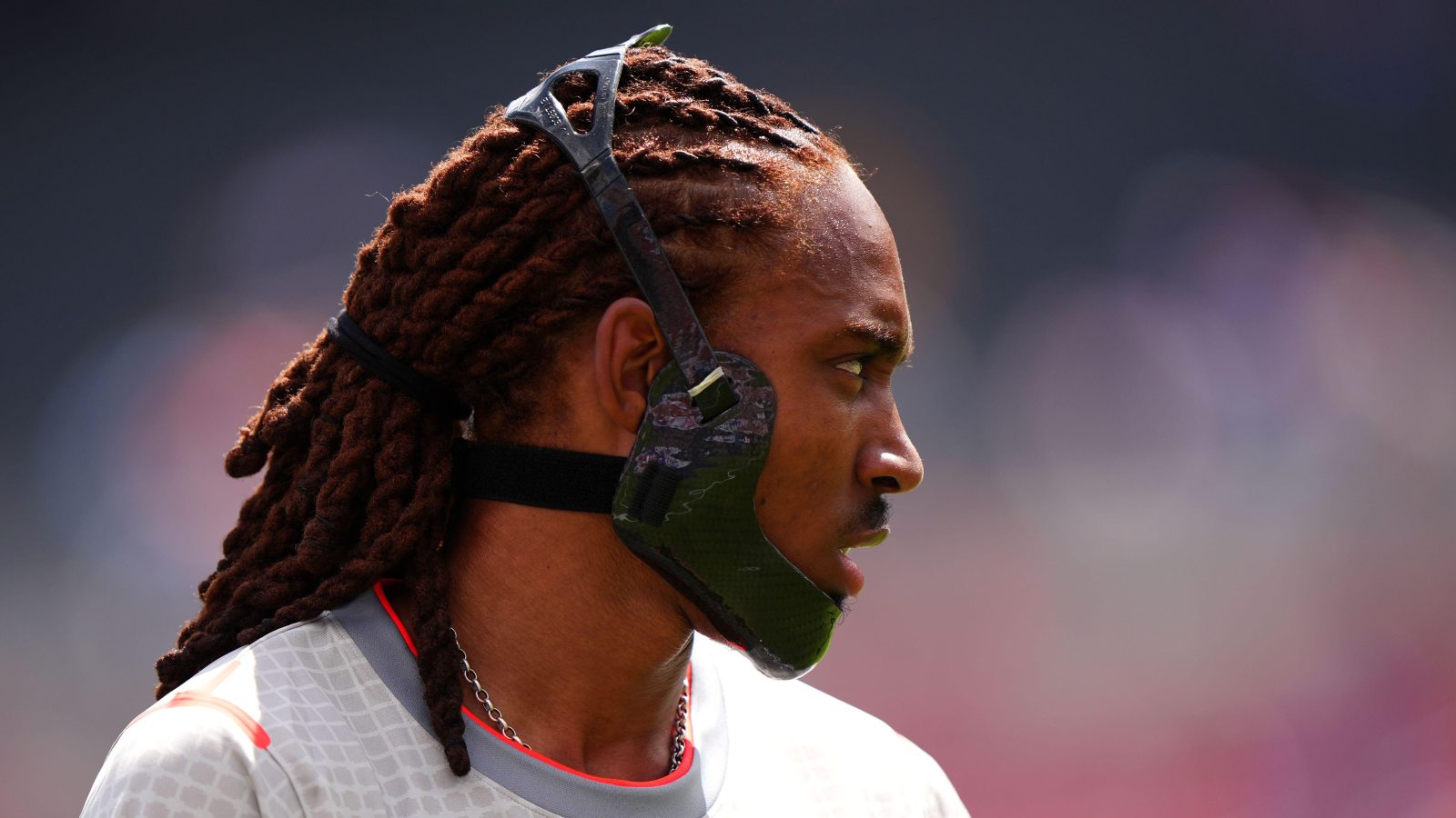 Spence usará máscara protetora no Campeonato Mundial devido a mandíbula quebrada