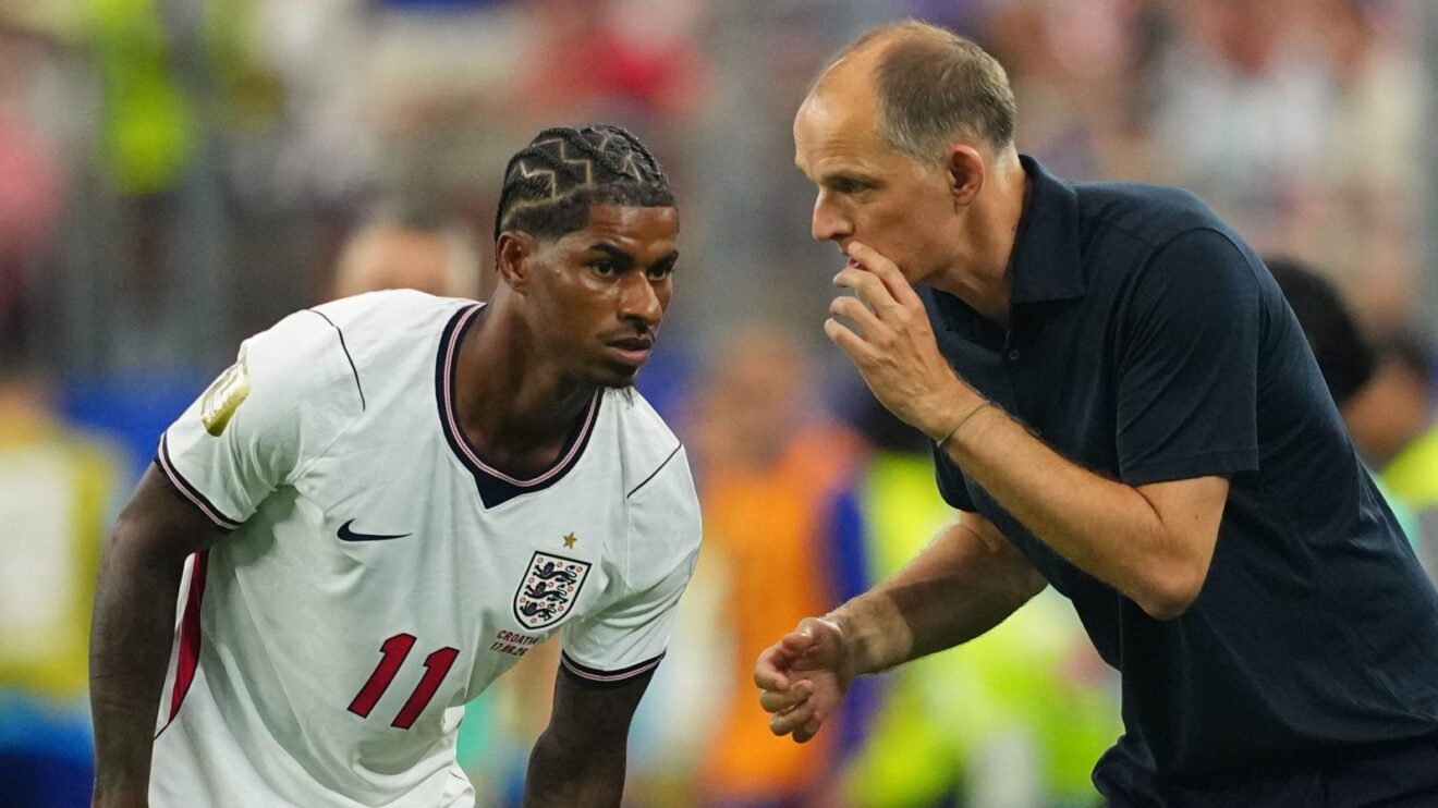 Thomas Tuchel talks to Marcus Rashford