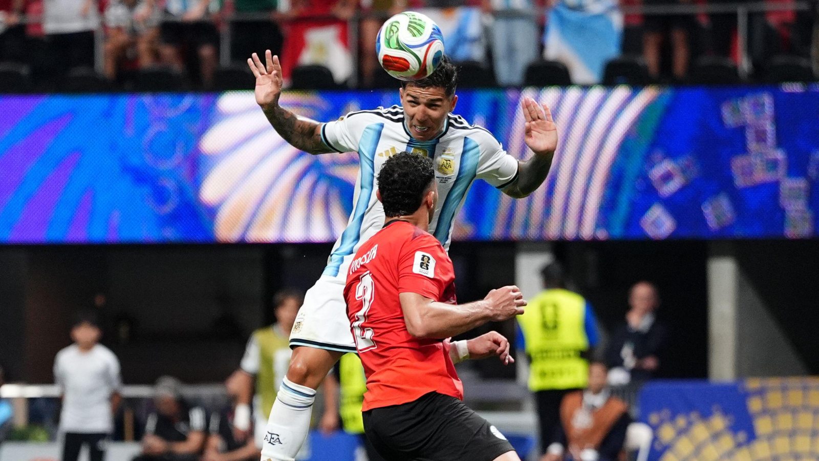 Messi inspira uma recuperação louca nas oitavas de final