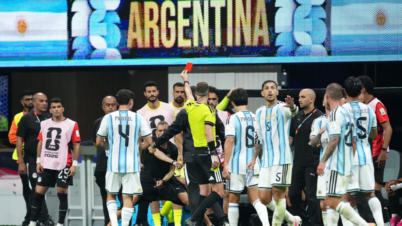 Argentina with referee v Egypt