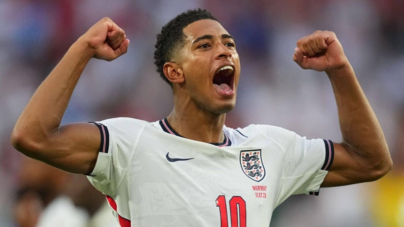Jude Bellingham celebrates for England