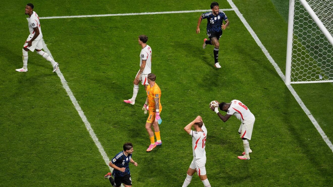 England players look dejected after conceding to Argentina