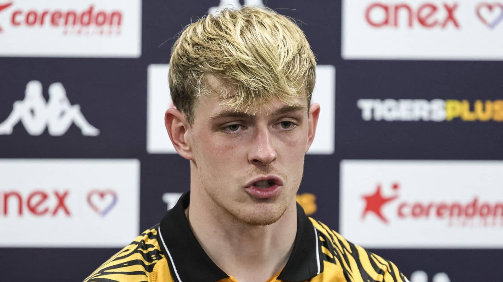 man utd midfielder toby collyer loaned hull city