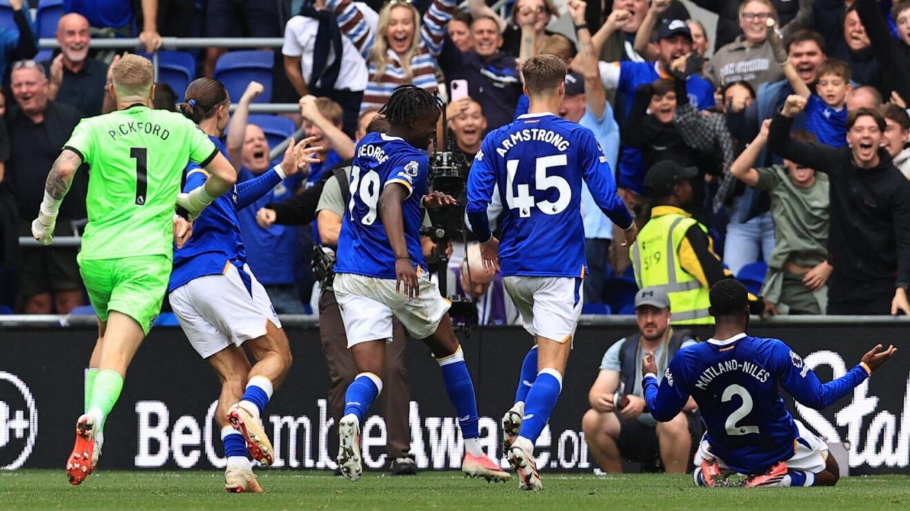 Ainsley Maitland-Niles celebrates his late equaliser for Everton against Manchester United
