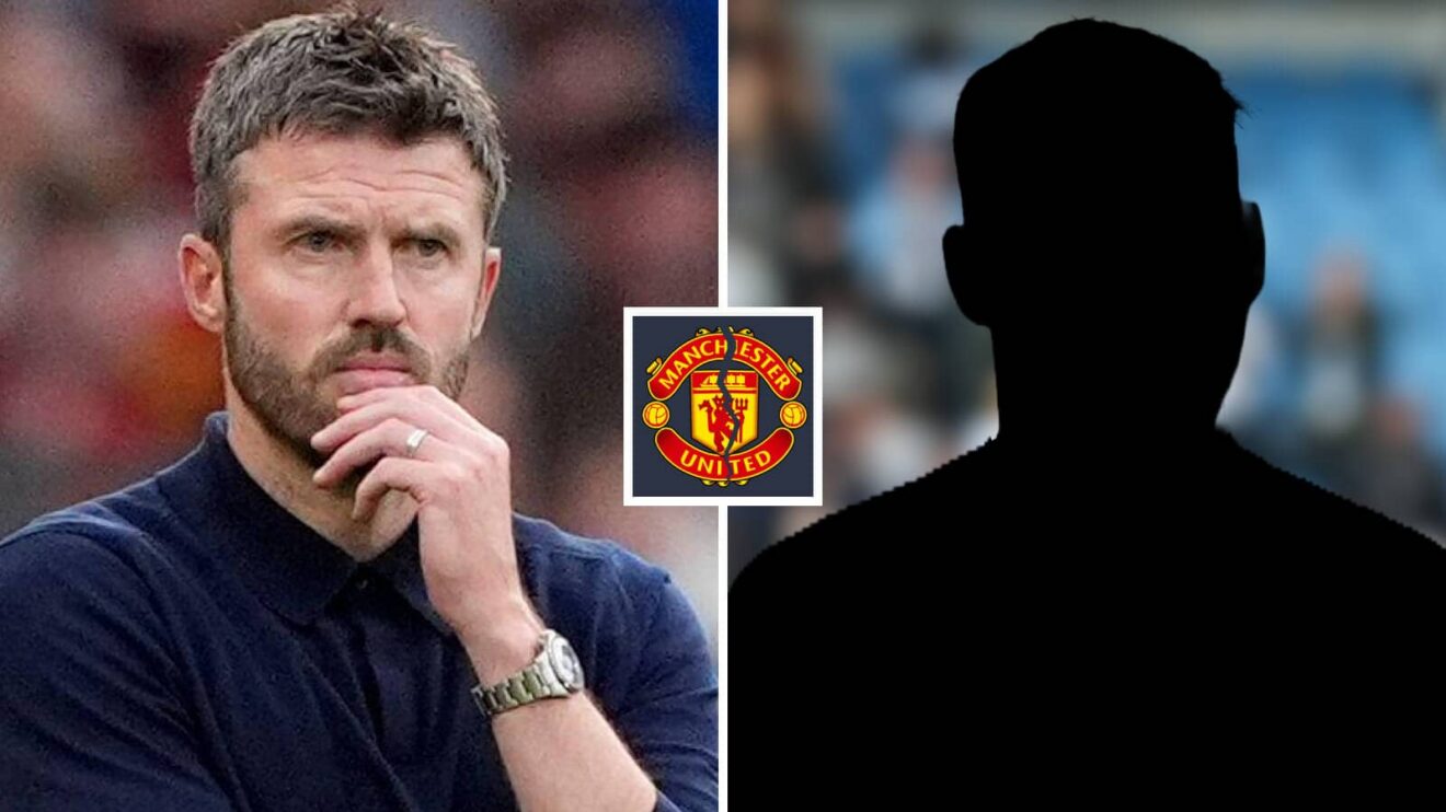 Pocket photograph of Manchester United boss Michael Carrick as well as a darkness, with a overstepped Manchester United badge in between - copyright F365