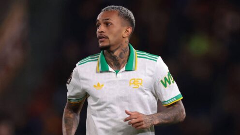 Man Utd plot triple signing as €50m Brazilian full-back wanted