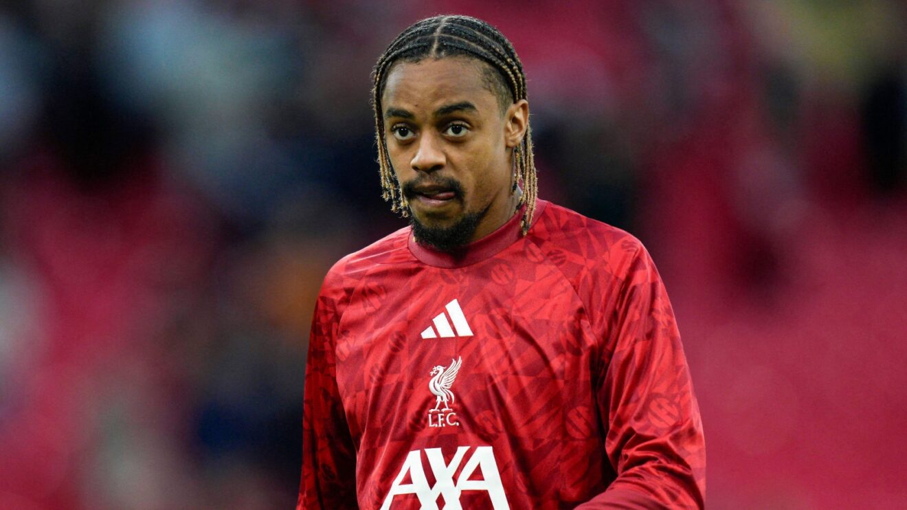Bradley Barcola warming up for Liverpool