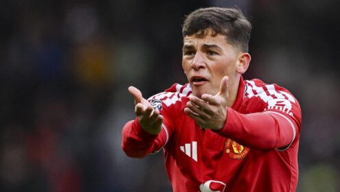 Sympathy for Man Utd kids under ‘leaking toxic ceiling’; play them